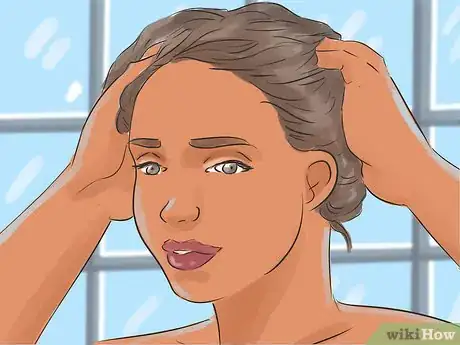 Imagen titulada Make a Messy Bun Step 13