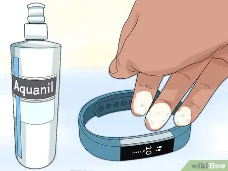 Imagen titulada Clean a Fitbit Band Step 2