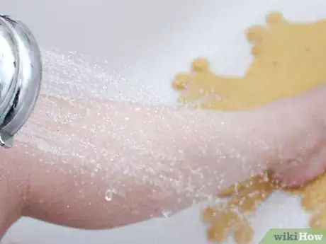 Imagen titulada Prevent Ingrown Hairs on Your Legs Step 4