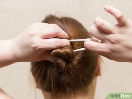 Imagen titulada Put on a Swim Cap Step 10