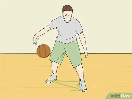 Imagen titulada Dribble a Basketball Between the Legs Step 11.jpeg