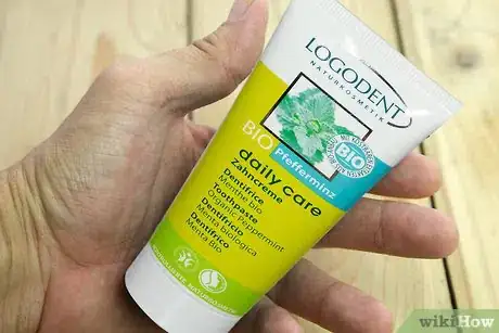 Imagen titulada Apply Toothpaste on Pimples Step 5