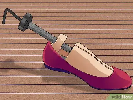 Imagen titulada Stretch Tight Ballet Flats Step 13