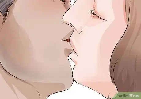 Imagen titulada Deal With a Sloppy Kiss Step 2