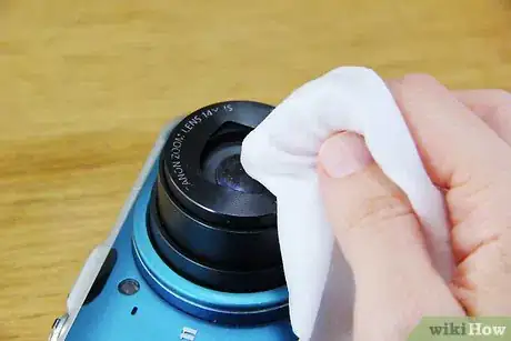 Imagen titulada Clean a Camera Lens Step 9
