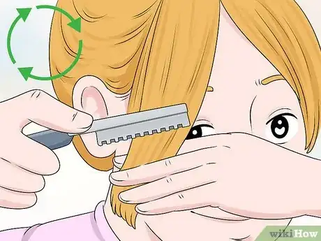 Imagen titulada Razor Cut Bangs Step 8