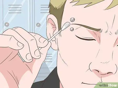 Imagen titulada Reduce Pain Caused by a New Piercing Step 10