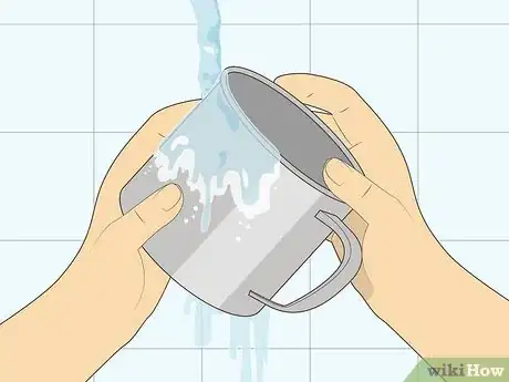 Imagen titulada Clean Rust and Stains from a Tin Step 8