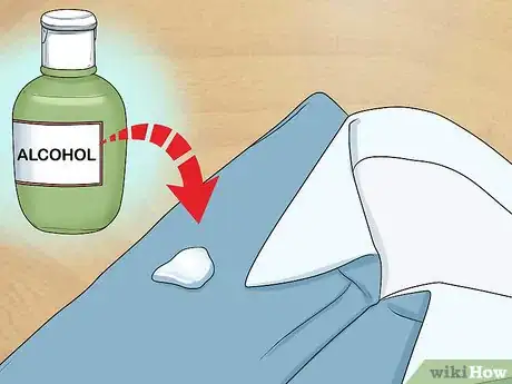 Imagen titulada Remove Hot Glue Step 1