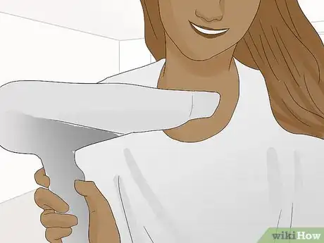 Imagen titulada Get Marilyn Monroe Curls Step 3
