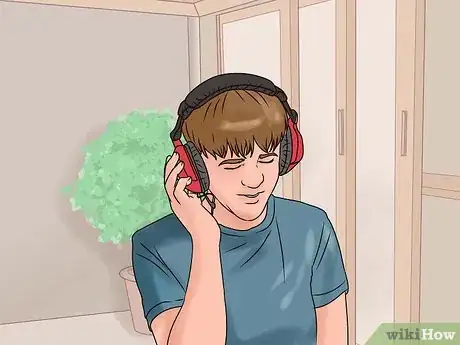 Imagen titulada Sleep While Sitting Up Step 2