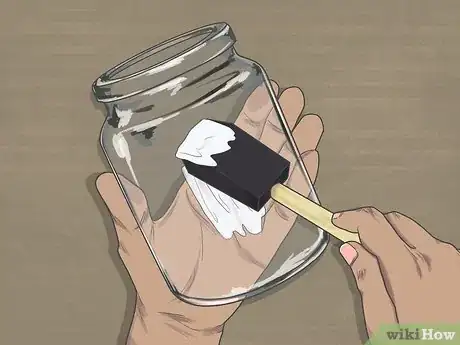 Imagen titulada Decoupage Jars Step 10