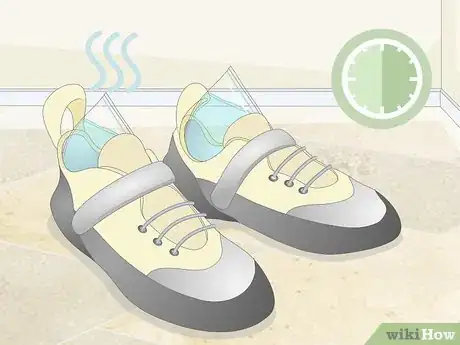 Imagen titulada Stretch Rock Climbing Shoes Step 8