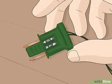 Imagen titulada Fix Christmas Lights Step 3