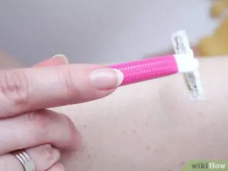 Imagen titulada Prevent Ingrown Hairs on Your Legs Step 6