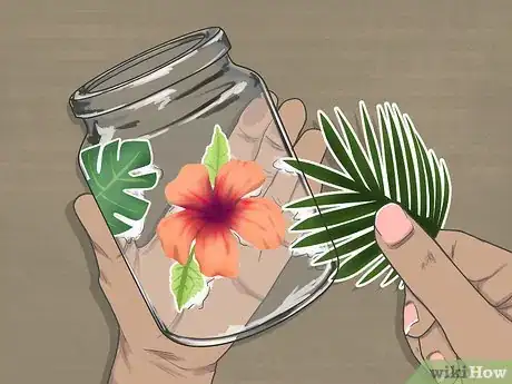 Imagen titulada Decoupage Jars Step 11