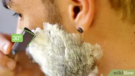 Imagen titulada Shave with a Straight Razor Step 8