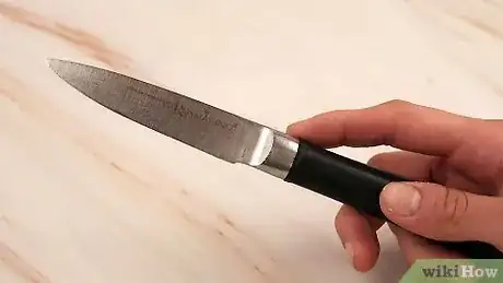 Imagen titulada Open a Wine Bottle Without a Corkscrew Step 5