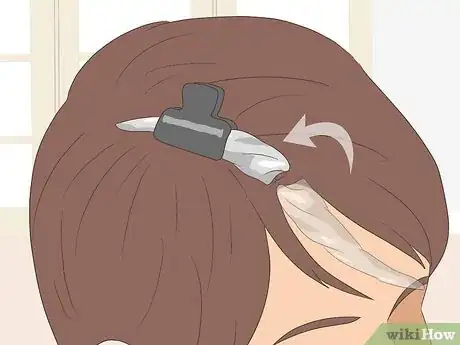 Imagen titulada Dye Hair with Kool Aid Step 16