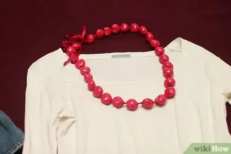 Imagen titulada Accessorize a Plain T Shirt Step 2