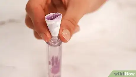 Imagen titulada Make Glitter Lip Gloss Step 16