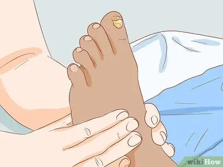 Imagen titulada Help a Toenail Grow Back Quickly Step 14