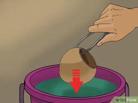 Imagen titulada Glaze a Pot Step 14