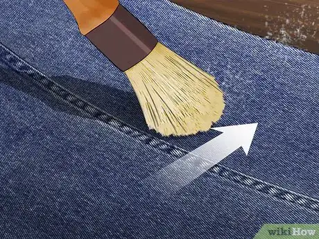 Imagen titulada Get Oil Stains Out of Jeans Step 3