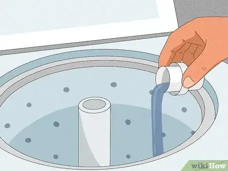Imagen titulada Bleach Your Clothing Step 4