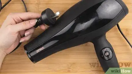 Imagen titulada Dry Glitter Glue Fast Step 1