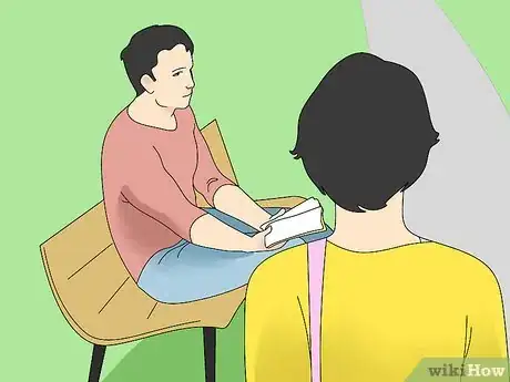 Imagen titulada Make Eye Contact With a Girl Step 2