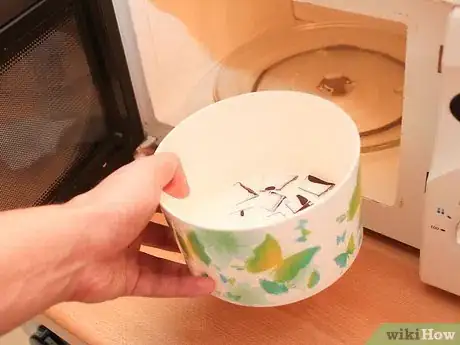 Imagen titulada Make a Drip Cake Step 6