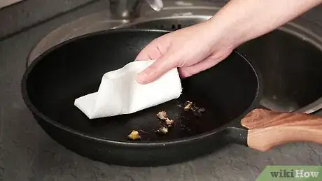 Imagen titulada Clean Teflon Step 1
