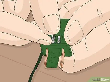 Imagen titulada Fix Christmas Lights Step 6