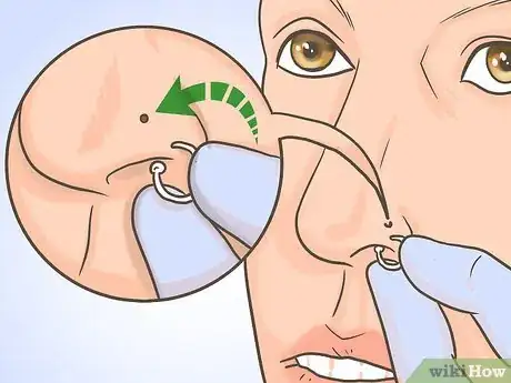 Imagen titulada Change a Nose Piercing Step 10