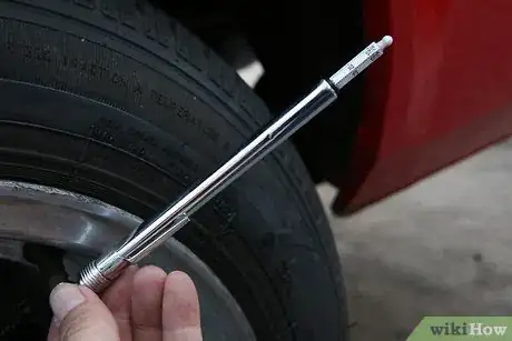Imagen titulada Check and Add Air to Car Tires Step 14