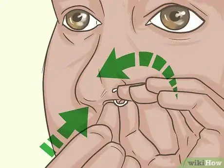 Imagen titulada Change a Nose Piercing Step 11