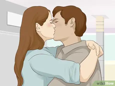 Imagen titulada Make a Guy Want to Kiss You Step 9