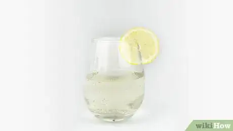 Imagen titulada Make a Wine Spritzer Step 3
