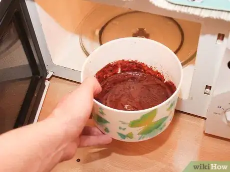 Imagen titulada Make a Drip Cake Step 7