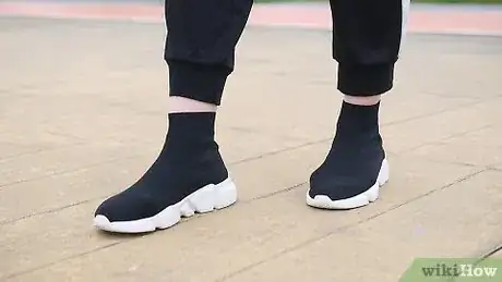 Imagen titulada Ride a Penny Board Step 1