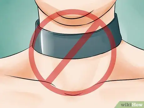 Imagen titulada Lessen a Double Chin Step 4