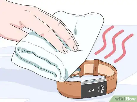 Imagen titulada Clean a Fitbit Band Step 7
