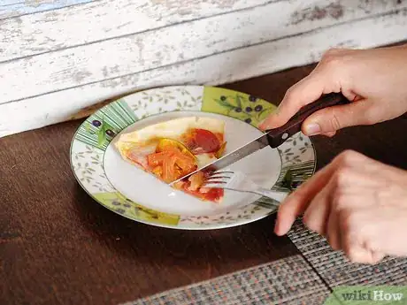 Imagen titulada Eat Pizza Step 6