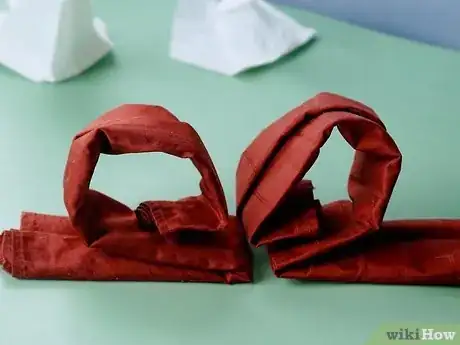 Imagen titulada Fold a Napkin Into a Swan Step 22