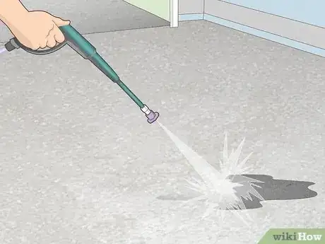 Imagen titulada Remove Engine Oil Stains Step 10