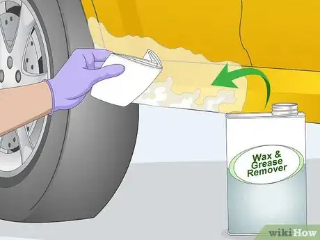 Imagen titulada Touch Up Car Paint Step 3