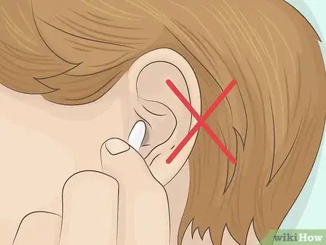 Imagen titulada Keep Earbuds from Falling Out of Your Ears Step 5