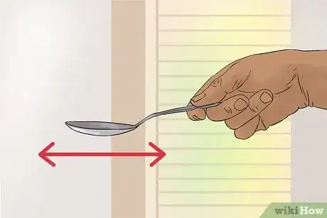 Imagen titulada Hold a Spoon Step 2