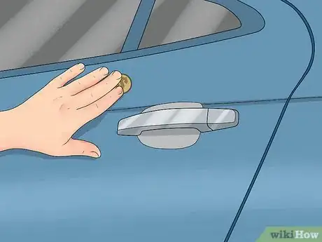 Imagen titulada Get out of a Car Without Getting Shocked by Static Electricity Step 2